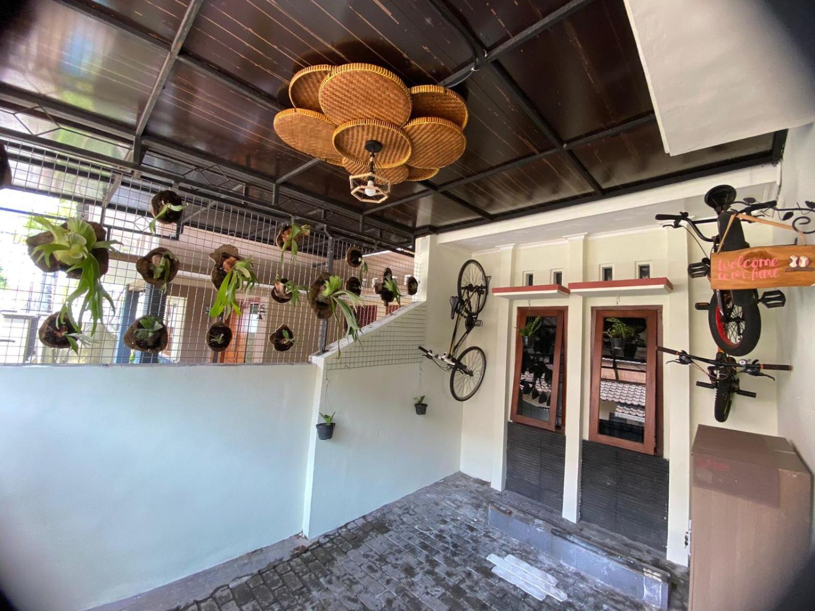 Coliving Jogja Sweet Home Kost Lengkap Di Jogjakarta Exterior photo